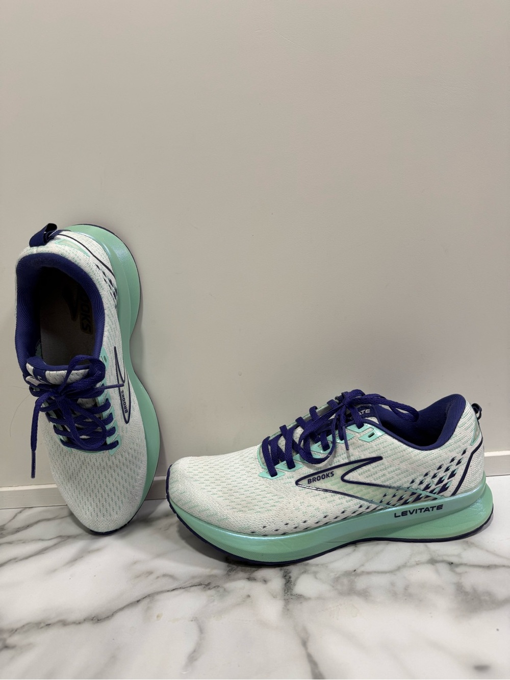 Brooks levitate 5 running shoes women's size 8.5